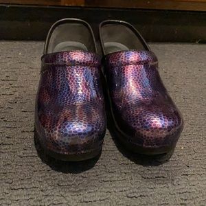 DANSKO Purple Pebble XP Clogs W9/40